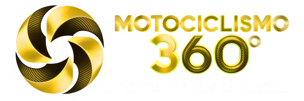 Logotipo metálico com turbina estilizada e texto “Motociclismo 360°” sobre fundo tecnológico cinza, simbolizando inovação e energia no motociclismo.