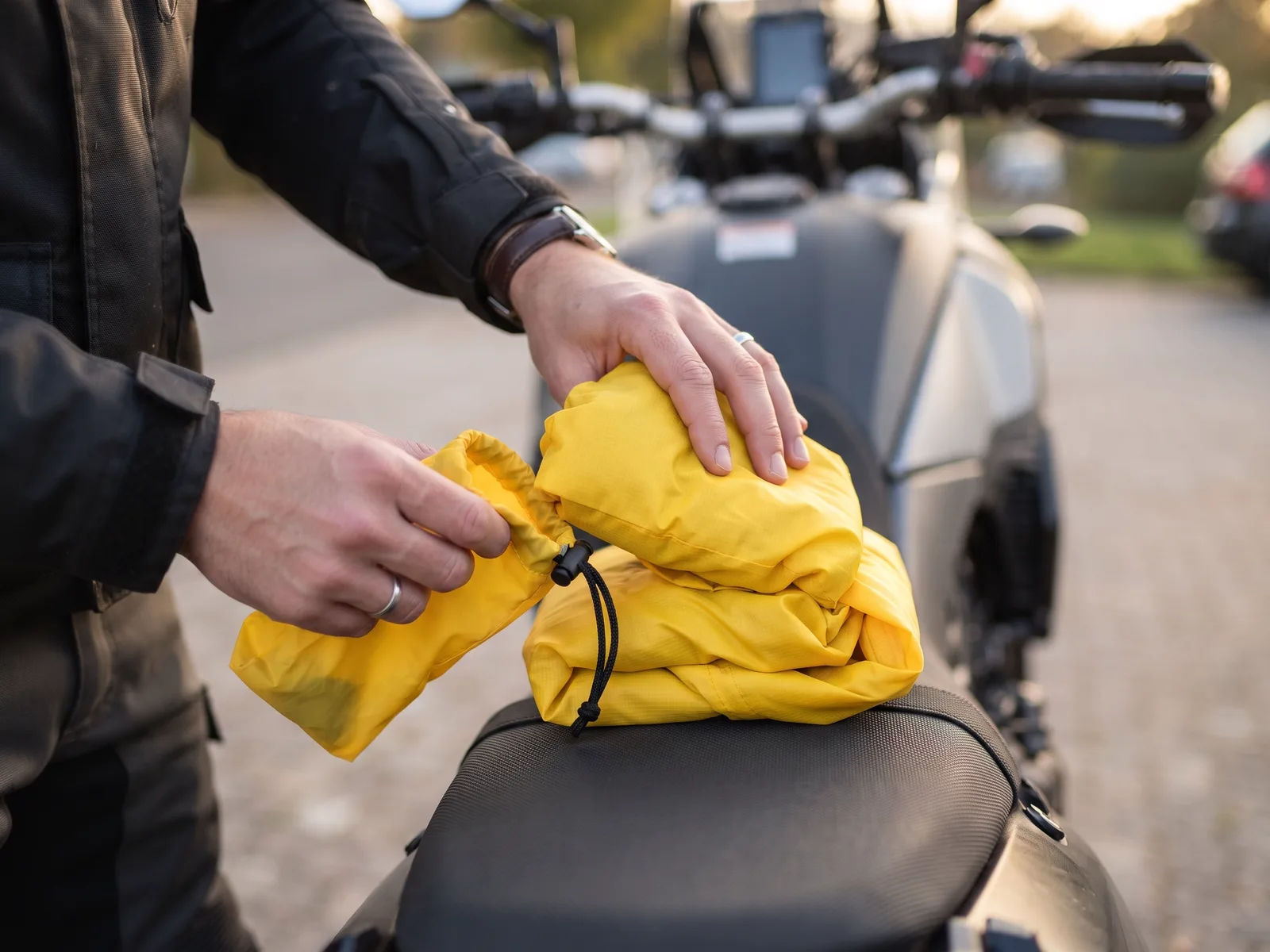 Capa de Chuva para Motoqueiro: Guia Completo para Escolher a Ideal 5 Capa chuva como dobrar guardar